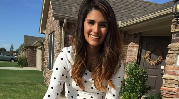 She finally finds her birth parents after a long 10-year search and discovers she also has 3 siblings - picture 2