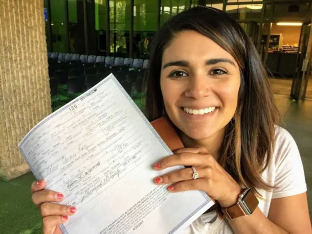 She finally finds her birth parents after a long 10-year search and discovers she also has 3 siblings - picture 4