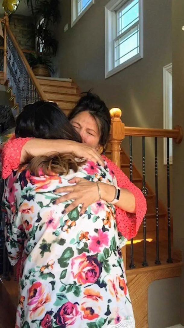 She finally finds her birth parents after a long 10-year search and discovers she also has 3 siblings - picture 5