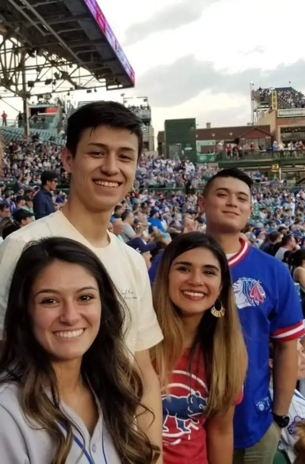 She finally finds her birth parents after a long 10-year search and discovers she also has 3 siblings - picture 6