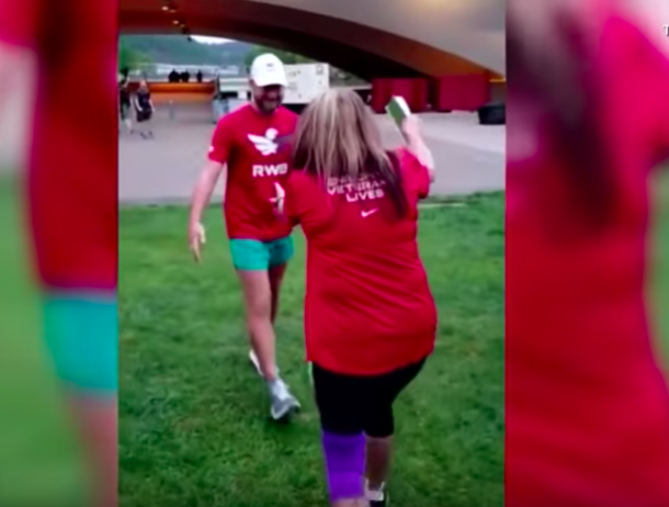 She Gave Her Child Up For Adoption 35 Years Ago. Then She Realizes Who Is Standing Behind Her - picture 4