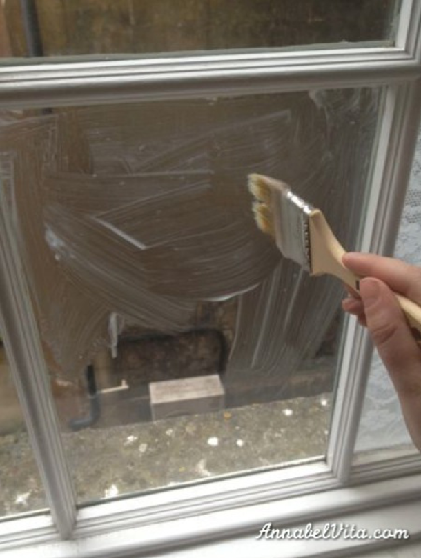 She Paints Her Window With CORNSTARCH, Then Grabs THIS! Now It’s Private AND Sunny! - picture 2
