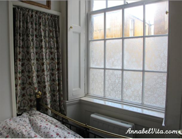 She Paints Her Window With CORNSTARCH, Then Grabs THIS! Now It’s Private AND Sunny! - picture 5