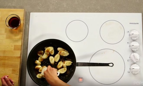 She Places Bananas In A Frying Pan, Then Pours THIS Over To Create A Sizzling Treat. Delicious! - picture 3