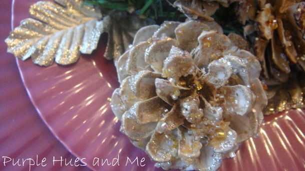 She Pours Bleach Over Her Pinecones And Soaks Them Overnight. The End Result Is Beautiful Fall Table Decor - picture 6