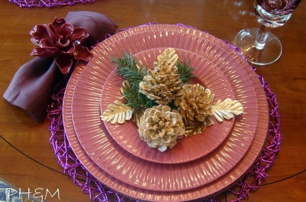 She Pours Bleach Over Her Pinecones And Soaks Them Overnight. The End Result Is Beautiful Fall Table Decor - picture 8