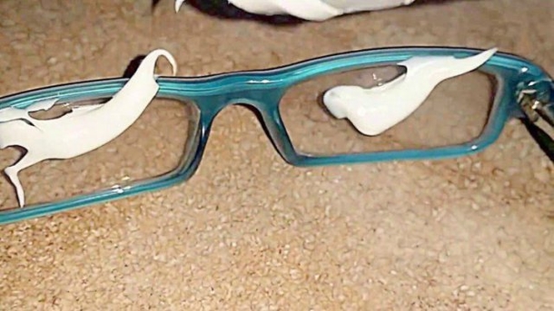 She Rubs Toothpaste On Her Glasses. When You See Why, You'll Want To Try It Yourself - picture 3