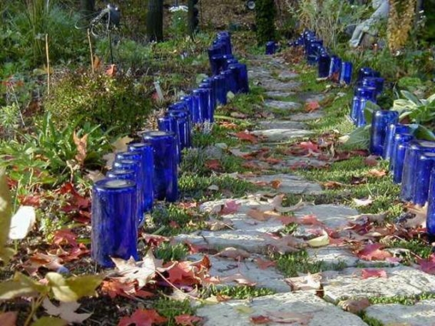 She Sticks Plastic Forks In The Soil To Solve A Very Common Problem. Amazing... Her Ideas Are Brilliant! - picture 3