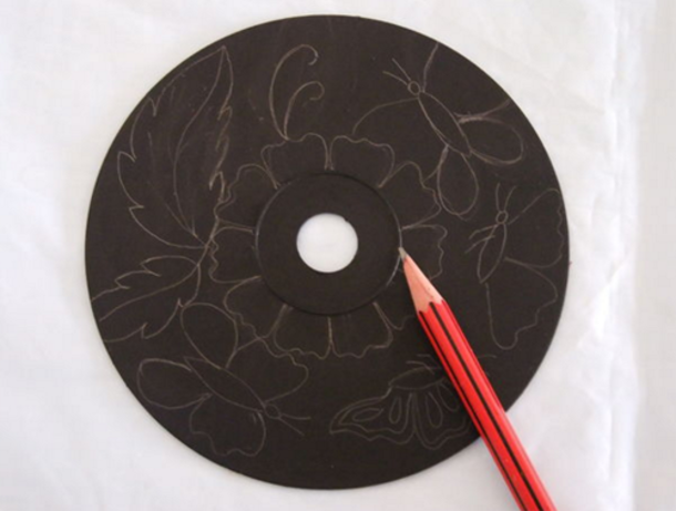 She Took Her Old Cds And Started Painting Them Black Then Put Them Up On THIS. Great Idea! - picture 4