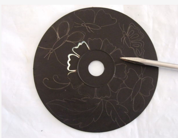 She Took Her Old Cds And Started Painting Them Black Then Put Them Up On THIS. Great Idea! - picture 6