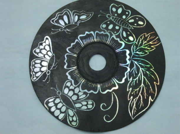 She Took Her Old Cds And Started Painting Them Black Then Put Them Up On THIS. Great Idea! - picture 7