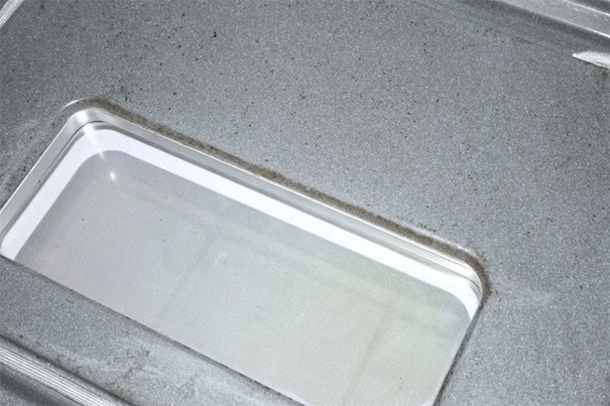 She Uses THESE Two Ingredients To Clean Her Dirty Oven FAST! - picture 4