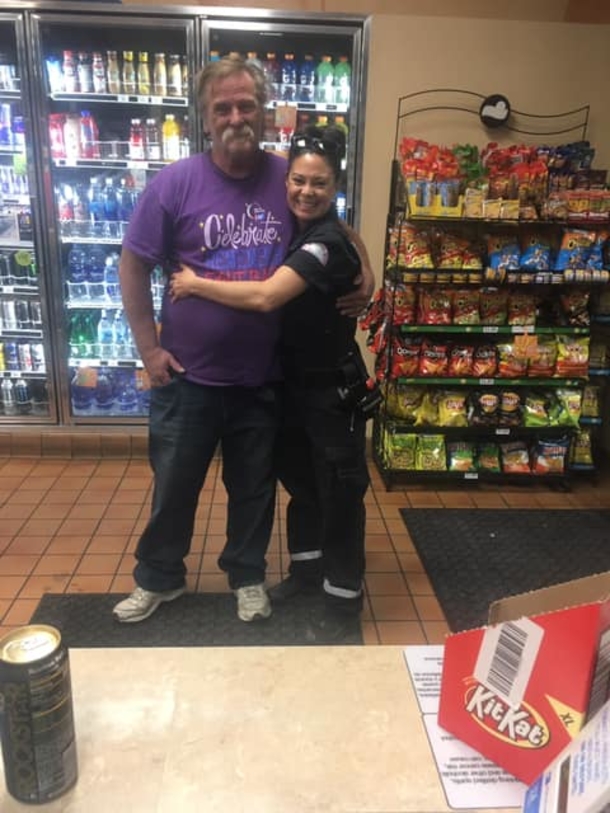 She was kind to this homeless man, years later almost doesn’t recognize him after he turns life around - picture 2