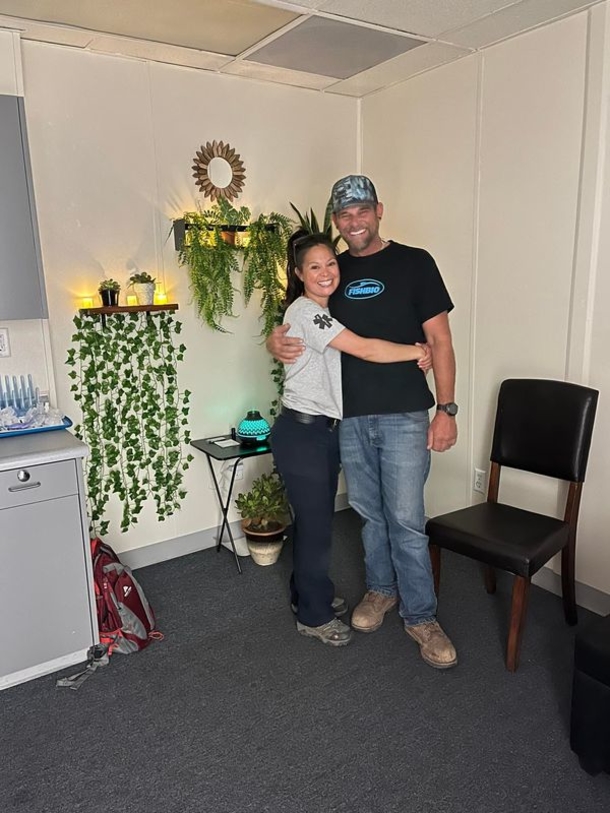 She was kind to this homeless man, years later almost doesn’t recognize him after he turns life around - picture 4