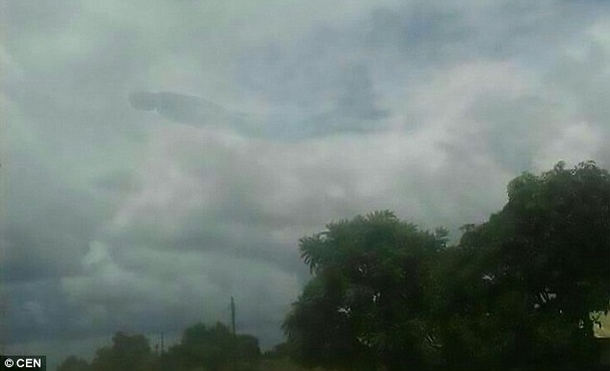 Shoppers Flee When Human-Shaped Cloud Appears Over Shopping Center - picture 3