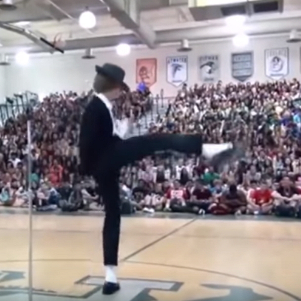 Shy Teen Steps In Front Of Packed Talent Show Crowd, Explodes The Stage With His Moves - picture 3