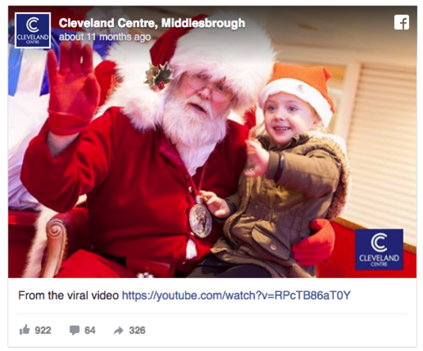 Signs Of Christmas: Mall Santa Uses Sign Language To Speak With Young Girl - picture 2