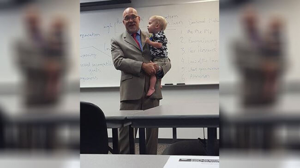 Single Mom Brings Her Toddler To Class And Professor Holds Him During Lecture - picture 2