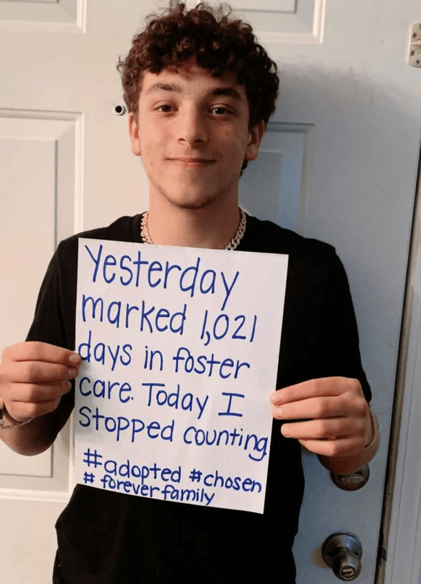 Single mom fosters 13 kids and adopts teen boy after getting divorce – “I tuck him in every night” - picture 4