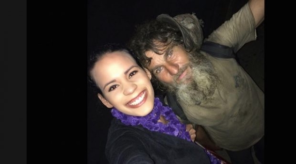 Single Mom Is Stranded When Homeless Man Approaches Her, Now She’ll Never Be The Same - picture 3