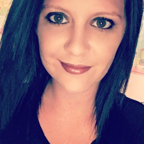 Single Mom Panics As Cop Pulls Her Over, Freezes When He Says 5 Telling Words - picture 3