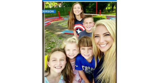 Single mother of 5 faces jail time after she left 4-year-old son with her 14-year-old daughter because she had to work - picture 4