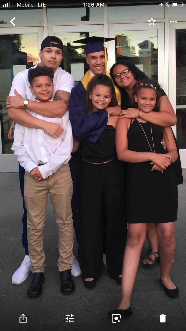Single mother, who battled and won fight against cancer, passes away due to coronavirus leaving her six children alone - picture 4