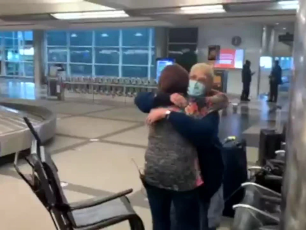 Sisters meet for the first time in more than 70 years – ‘I can’t quit staring at you’ - picture 3