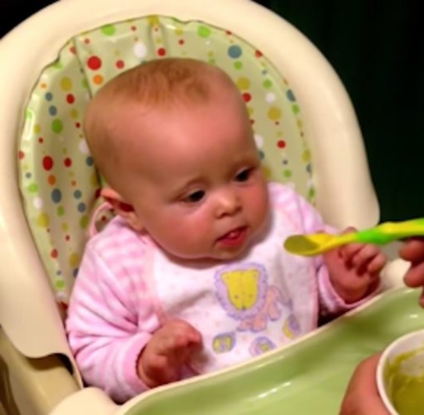 Six-Month-Old's First Words After Eating Peas For The First Time Ever Will Have You Smiling All Day - picture 2