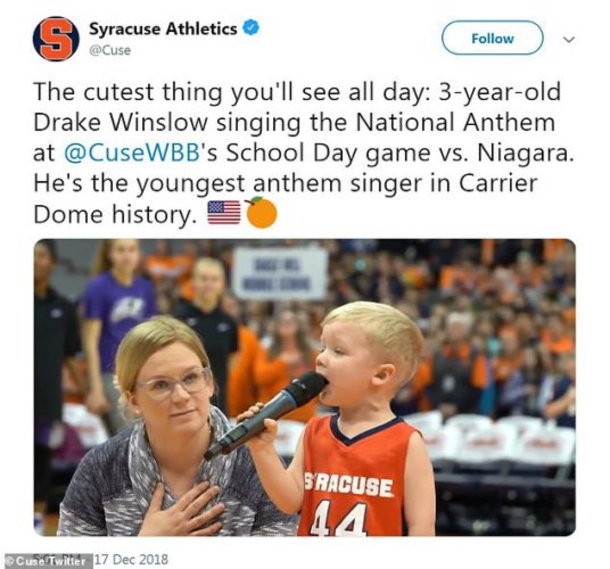 Small Toddler Decides To Sing The National Anthem In Front Of Thousands. Has Entire Crowd Standing In Honor - picture 3