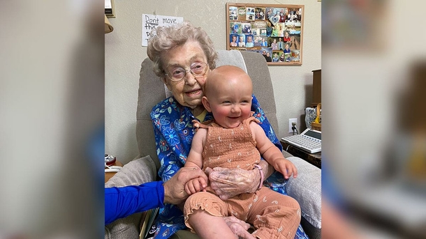 So Touching: Woman celebrates her 100th birthday on the 1st birthday of great-great-granddaughter - picture 2