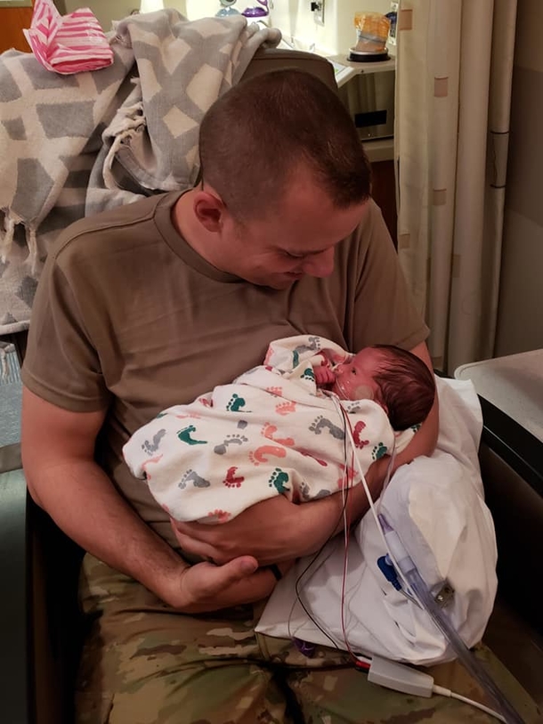 Soldier husband goes to hospital to surprise his wife visiting preemie twins in NICU - picture 4