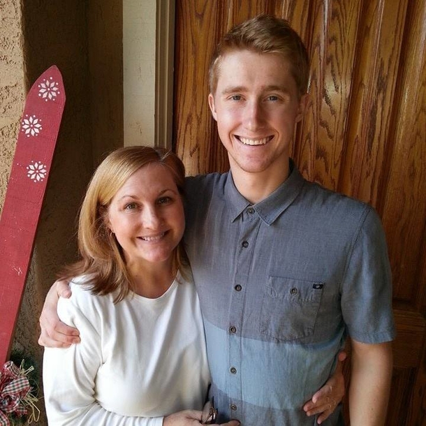 Son donates hair to his Mother who has been fighting a recurrent brain tumor for almost 20 years - picture 3