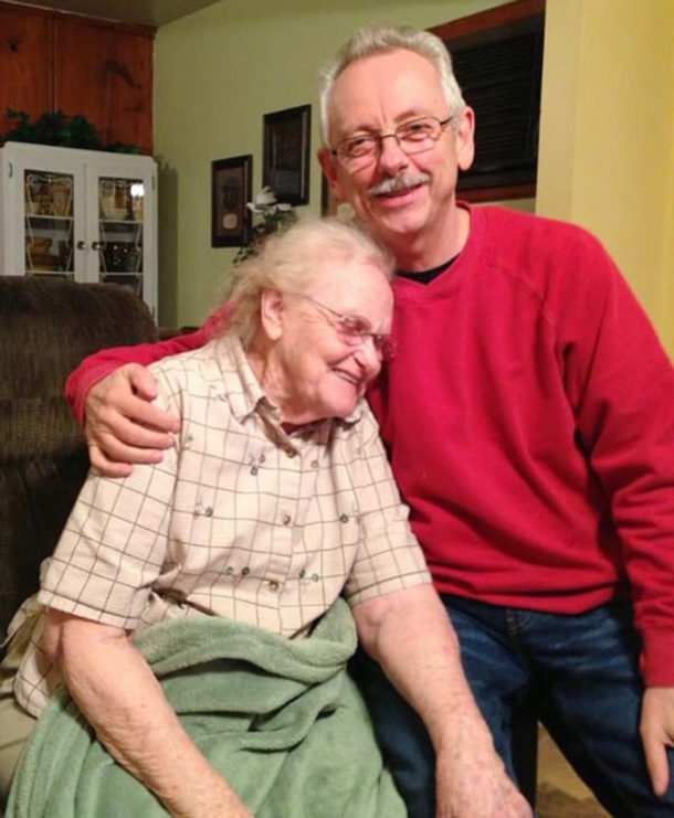 Son Puts Willie Nelson’s New Song On Radio, Then Mom Realizes It’s Her Song She Wrote Years Ago - picture 3
