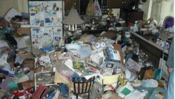 Son Watches Mom Dying For Entire Week, Then Reveals Why He Never Called 911 - picture 2