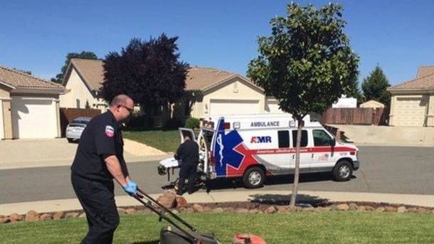 Son Whose Father Collapsed Calls 911, Is Stunned To See What He Does When He Arrives (Photo) - picture 2