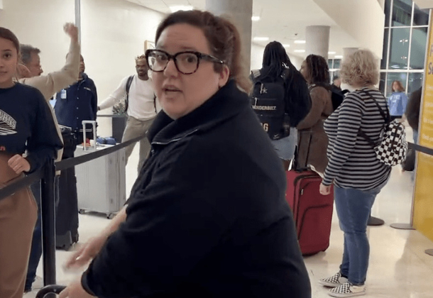 Southwest Airlines employee buys snacks with her own money to give customers affected by canceled flights - picture 2