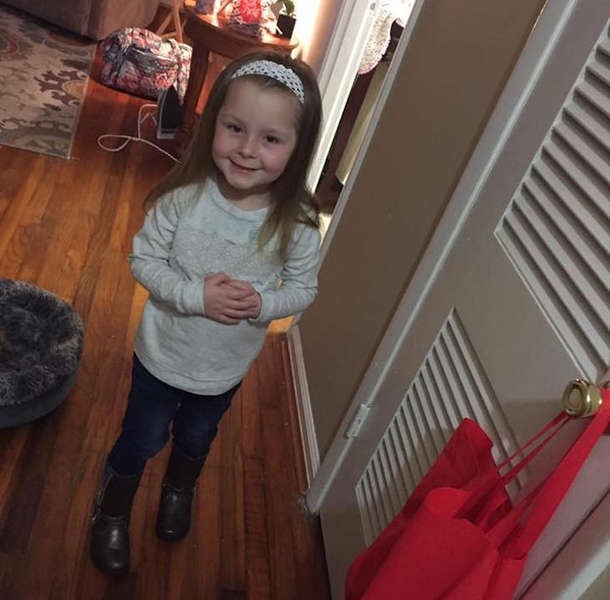 Stepmom Posts Picture Of This Girl's Mommy & Stepdad, Suddenly Everyone Notices Her Clothes... - picture 2