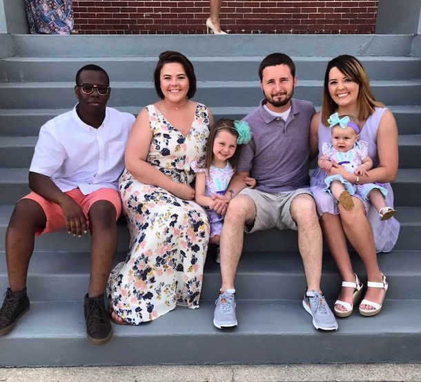 Stepmom Posts Picture Of This Girl's Mommy & Stepdad, Suddenly Everyone Notices Her Clothes... - picture 4