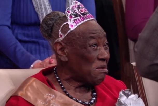 Steve Harvey Sees An Elderly Woman In The Audience, Then He Walks Off The Set - picture 2