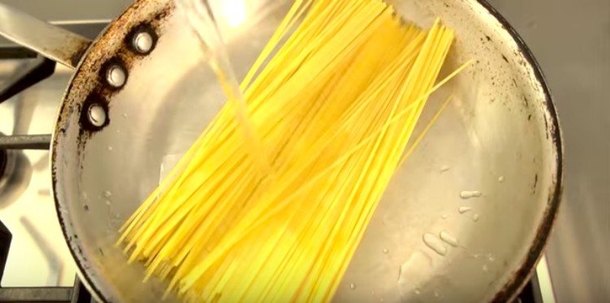 Stop Wasting Time And Water By Cooking Pasta in a Large Pot. We Have Discovered A Better Way. - picture 3