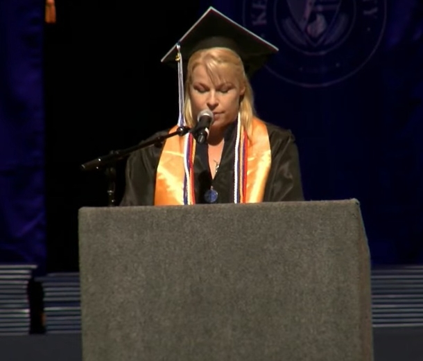 Story About How A Post-It Note Inspired A Mother Of 7 Kids To Graduate College — As Valedictorian! - picture 3