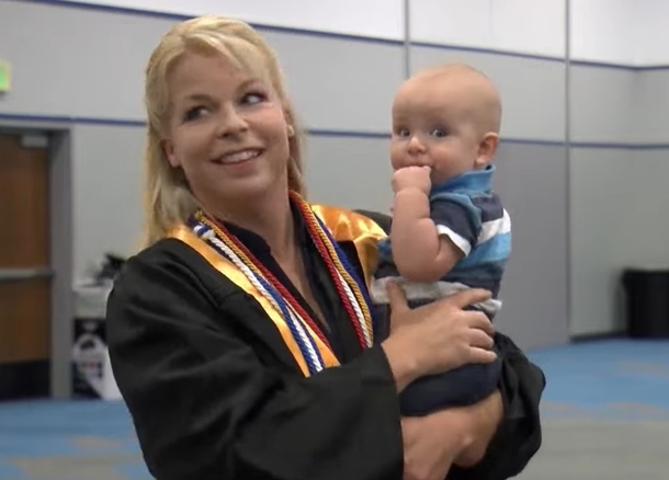 Story About How A Post-It Note Inspired A Mother Of 7 Kids To Graduate College — As Valedictorian! - picture 4