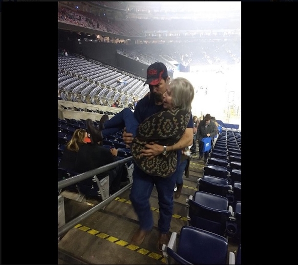 Stranger Grabbing Elderly Women Makes Headlines When He Realizes He Isn't Ready To Stop Just There - picture 4