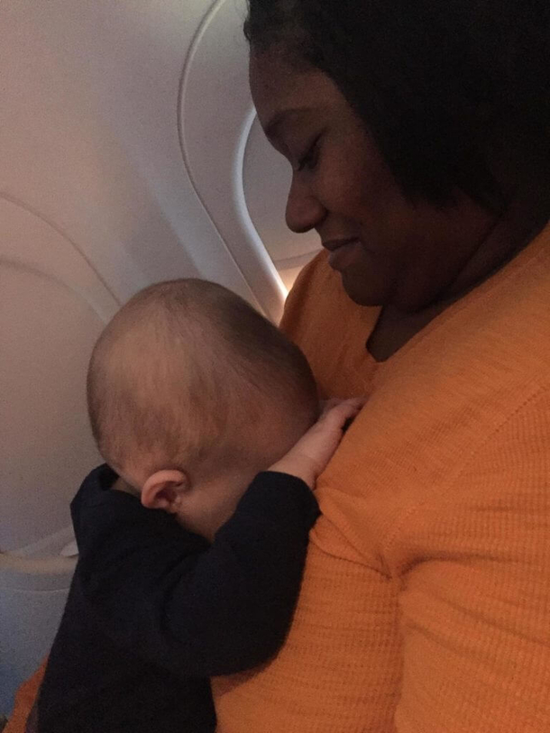 Stranger Grabs Dad's Baby On Plane — A Minute Later, He Records This Viral Moment - picture 2