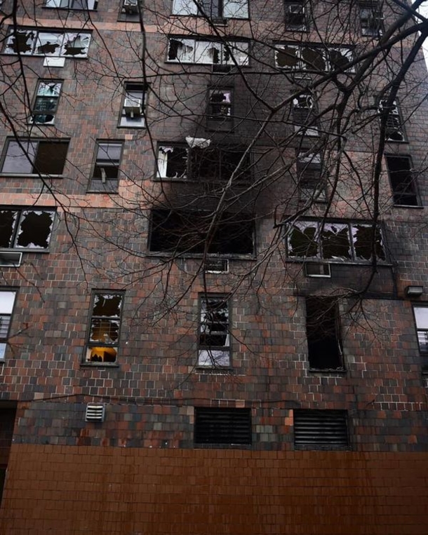 Stranger helps mom and kids escape deadly Bronx fire that killed 19 and injured more than 60 - picture 5
