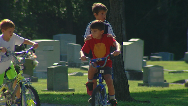 Stranger records young boys’ actions when they notice veteran’s funeral procession - picture 2