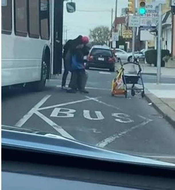 Stranger Sees 3 Boys Helping Elderly Man In Need And Repays Them In The Best Way - picture 2