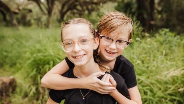Strong 11-year-old girl survives shooting by playing dead and praying after ex-marine shot her and four family members - picture 4