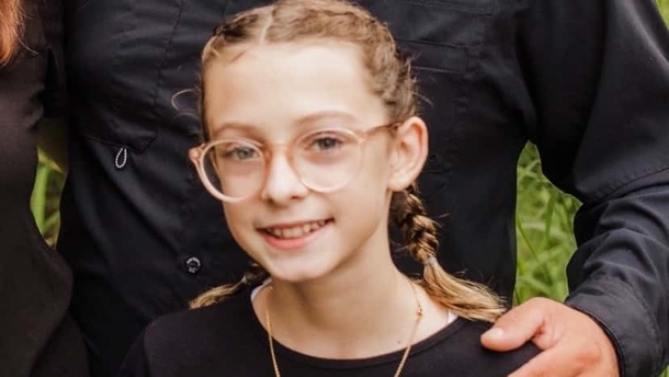 Strong 11-year-old girl survives shooting by playing dead and praying after ex-marine shot her and four family members - picture 6
